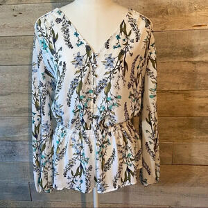 🛍️3/$30 Worthington women’s floral blouse in size‎  medium